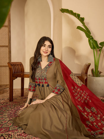 Grey Rayon Calf Length Solid 3/4 Sleeve V-Neck Flared Kurta Suit Set